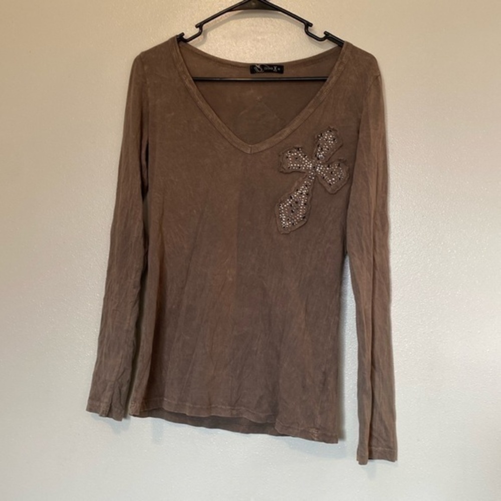 Urban X V neck cross studded long sleeve uber soft shirt medium